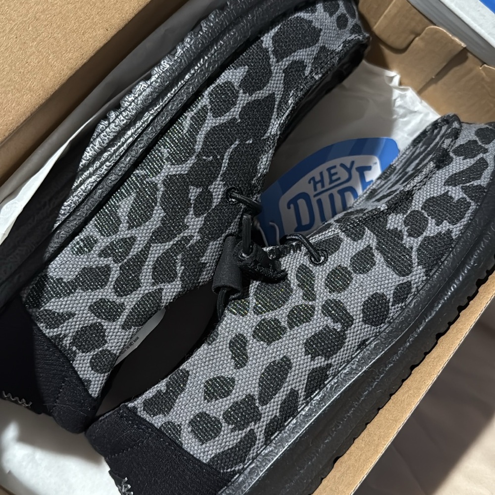 Hey Dude Black and Gray Leopard Print Shoes women’s size 7 never worn